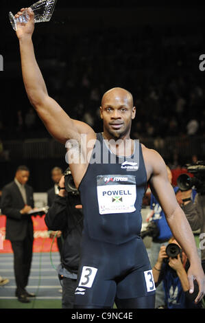 28 janvier, 2012 - New York, New York, États-Unis - Asafa Powell gagne le men's 50 mètres lors de la première ouverte aux États-Unis le 29 janvier 2012 au Madison Square Garden de New York, New York. (Crédit Image : © Bob Mayberger ZUMAPRESS.com)/Eclipse/ Banque D'Images