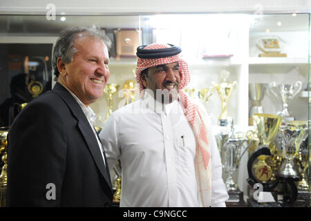 Zico, le 31 janvier 2012 - Football : l'entraîneur-chef de l'Iraq Zico (L) après le match de la formation U-23 U-23 0-3 Iraq Japon au stade Al Ahli à Doha, Qatar. (Photo par FAR EAST PRESS/AFLO) Banque D'Images