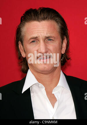 Sep 16, 2006, New Orleans, Louisiane, USA ; acteur Sean Penn au 'Tous les hommes du roi" La Nouvelle Orléans Premiere tenue à McAlister Auditorium à l'Université de Tulane. Crédit obligatoire : Photo de Lisa O'Connor/ZUMA Press. (©) Copyright 2006 by Lisa O'Connor Banque D'Images