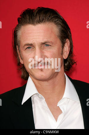 Sep 16, 2006, New Orleans, Louisiane, USA ; acteur Sean Penn au 'Tous les hommes du roi" La Nouvelle Orléans Premiere tenue à McAlister Auditorium à l'Université de Tulane. Crédit obligatoire : Photo de Lisa O'Connor/ZUMA Press. (©) Copyright 2006 by Lisa O'Connor Banque D'Images