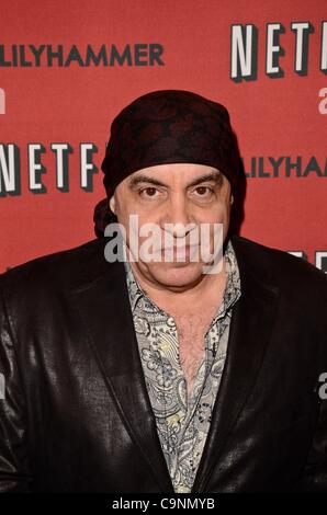 Steven Van Zandt à Netflix pour des arrivées de Premiere Série LILYHAMMER, le Crosby Street Hotel, New York, NY Le 1 er février 2012. Photo par : Eric Reichbaum/Everett Collection Banque D'Images