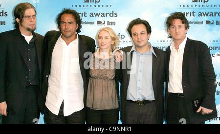 28 févr. 2004 - Santa Monica, Californie, USA - 21 grammes exprimés avec Benicio DEL TORO, Naomi Watts, Sean Penn -..2004 Independent Spirit Awards.- SALLE DE PRESSE -.La plage de Santa Monica, CA - 02/28/2004 -.. NINA PROMMER/ 2004.K35790NP(Image Crédit : © Globe Photos/ZUMAPRESS.com) Banque D'Images