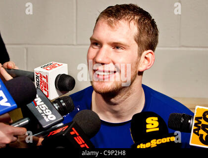 10 févr. 04, 2012 - Ottawa, Ontario, Canada - James Reimer s'entretient avec les médias après l'action entre les sénateurs et les Leafs. (Crédit Image : © Leon Switzer/ZUMAPRESS.com)/Southcreek Banque D'Images