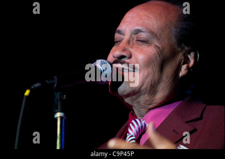 LINCOLN, CA - 3 février : Arturo Cisneros y sus Freddy's effectue à Thunder Valley Casino Resort de Lincoln, Californie le 3 février 2012 Banque D'Images