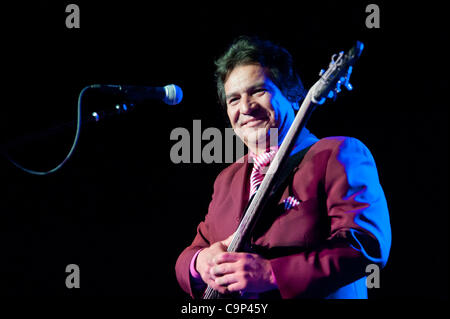 LINCOLN, CA - 3 février : Arturo Cisneros y sus Freddy's effectue à Thunder Valley Casino Resort de Lincoln, Californie le 3 février 2012 Banque D'Images