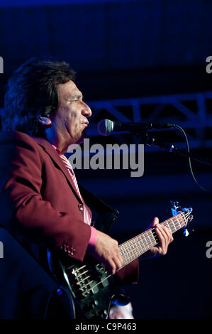 LINCOLN, CA - 3 février : Arturo Cisneros y sus Freddy's effectue à Thunder Valley Casino Resort de Lincoln, Californie le 3 février 2012 Banque D'Images