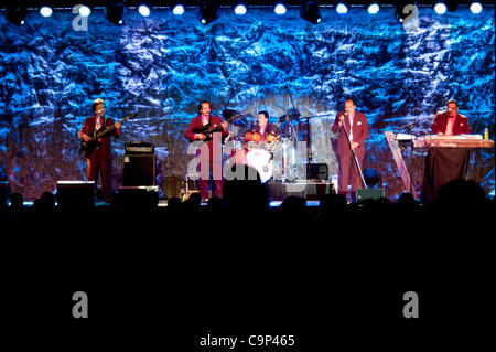 LINCOLN, CA - 3 février : Arturo Cisneros y sus Freddy's effectue à Thunder Valley Casino Resort de Lincoln, Californie le 3 février 2012 Banque D'Images