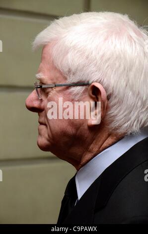 Phil Donahue aux arrivées de Drama League of New York 2012 célébration musicale de Broadway , New York, NY, le 6 février 2012. Photo par : Eric Reichbaum/Everett Collection Banque D'Images