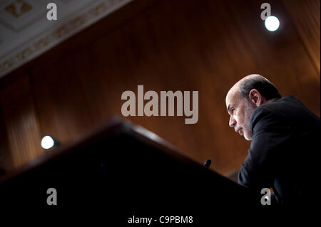 7 février 2012 - Washington, District of Columbia, États-Unis - le Conseil de la Réserve fédérale, Ben Bernanke, président témoigne devant le Comité du budget du Sénat sur les perspectives de politique monétaire et budgétaire américaine'' sur la colline du Capitole mardi. (Crédit Image : ©/ZUMAPRESS.com) Marovich Pete Banque D'Images