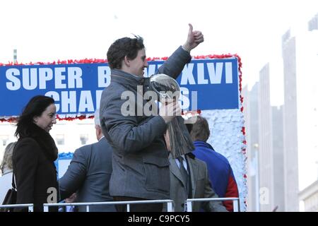 Eli Manning présente à New York City Parade Ticker-Tape honore le Super Bowl XLVI Champions les Giants de New York, le Canyon of Heroes, New York, NY Le 7 février 2012. Photo par : Andres Otero/Everett Collection Banque D'Images