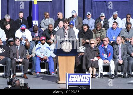 Eli Manning lors d'une apparition publique pour les hôtes de la ville de New York pour célébrer le Super Bowl XLVI Champions les Giants de New York, City Hall Plaza, New York, NY Le 7 février 2012. Photo par : Andres Otero/Everett Collection Banque D'Images