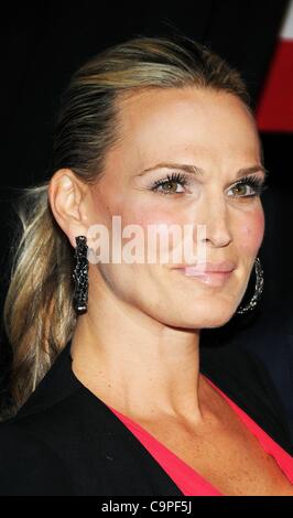 Molly Sims aux arrivées de SAFE HOUSE Premiere, School of Visual Arts (SVA) Theatre, New York, NY Le 7 février 2012. Photo par : Desiree Navarro/Everett Collection Banque D'Images