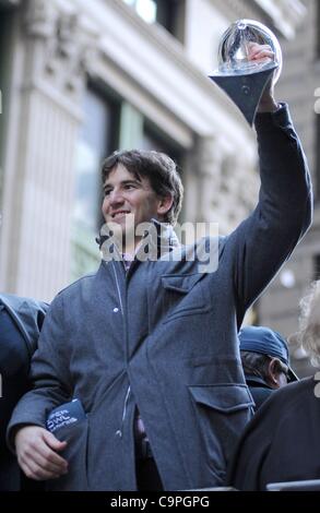 Eli Manning lors d'une apparition publique pour New York City Parade Ticker-Tape honore le Super Bowl XLVI Champions les Giants de New York, le Canyon of Heroes, New York, NY Le 7 février 2012. Photo par : Kristin Callahan/Everett Collection Banque D'Images