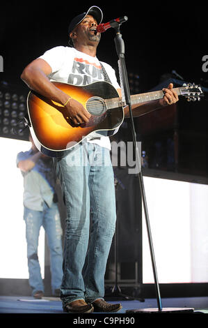 28 août 2010 - Raleigh, Caroline du Nord), USA - Musicien KAREMERA effectue vivre comme son tour 2010 fait une halte à la Time Warner Cable Music Pavilion. Copyright 2012 Jason Moore. (Crédit Image : © Jason Moore/ZUMAPRESS.com) Banque D'Images