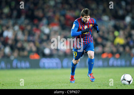 Lionel Messi (Barcelone), 8 février 2012 - Football : Lionel Messi de Barcelone prend un coup franc pendant la Copa del Rey 2ème quart de finale match aller entre le FC Barcelone 2-0 FC Valence au Camp Nou à Barcelone, Espagne. (Photo par D. Nakashima/AFLO) [2336] Banque D'Images