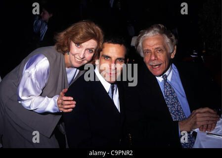 19 avril 1999 - New York, New York, États-Unis - K1538KJ.Ben Stiller, JERRY STILLER ET ANNE MEARA. 04/19/1999 Crédit : Images(Â© Kelly Jordan/Photos/ZUMAPRESS.com) Globe Banque D'Images