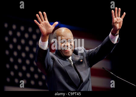 9 février 2012 - Washington, District of Columbia, États-Unis - l'ancien candidat présidentiel républicain, HERMAN CAIN parle lors de la conférence annuelle de l'action politique conservateur (CPAC). La CPAC, qui a commencé en 1973, attire plus de 10 000 personnes et l'American Conservative Union, qui l'exécute, annoncer Banque D'Images