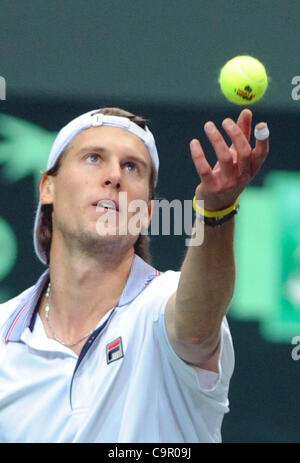 Andreas Seppi (ITA) pendant le premier match de la Coupe Davis contre Radek Stepanek (CZE), à Ostrava, en République tchèque, le Vendredi, Février 10, 2012.(Photo/CTK Jaroslav Ozana) Banque D'Images