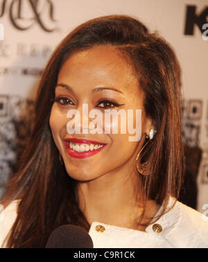 10 février 2012 - New York, New York, États-Unis - actrice Zoe Saldana assiste au tapis rouge photo op pour le Kohl's Department Store lancement de Rock & Republic Automne 2012 Fashion show qui a eu lieu au Hammerstein Ballroom. (Crédit Image : © Kaszerman ZUMAPRESS.com)/Nancy Banque D'Images