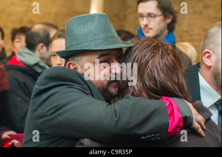Villejuif, (Paris) France, homme Couple Gay Mariage en premier (symbolique, car non juridique), cérémonie du mariage gay à l'Hôtel de ville par le maire local Banque D'Images