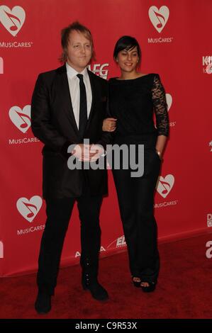 James McCartney,Jade Nazareth aux arrivées pour 2012 Personne MusiCares de l'année Gala, Los Angeles Convention Center, Los Angeles, CA le 10 février 2012. Photo par : Dee Cercone/Everett Collection Banque D'Images