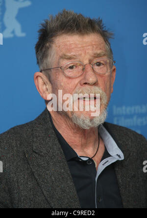 JOHN HURT JAYNE MANSFIELD'S CAR PHOTOCALL BERLIN FILM FESTIVAL 2012 LE GRAND HYATT BERLIN POTSDAMER PLATZ ALLEMAGNE 13 Februa Banque D'Images