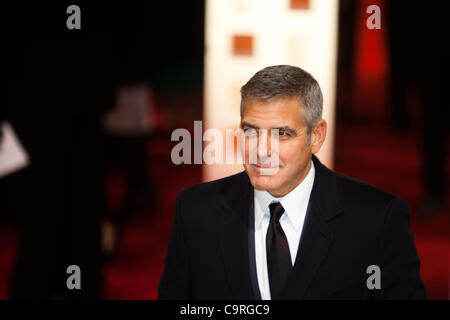 London, UK, 12/02/2012. Acteur, Goerge Clooney, arrivant sur le tapis rouge pour assister à la BAFTAs 2012 Banque D'Images