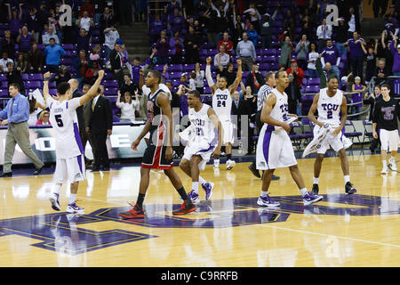 14 février 2012 - Fort Worth, Texas, US - TCU Horned Frogs joueurs et fans éclater après avoir battu l'UNLV rebelles le Jour de Valentines. Bat # 11 TCU UNLV 102-97 en prolongation à Daniel-Meyer Coliseum. (Crédit Image : © Andrew Dieb/ZUMAPRESS.com)/Southcreek Banque D'Images