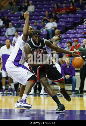 14 février 2012 - Fort Worth, Texas, US - UNLV Runnin' Centre rebelles Brice Massamba (12) au cours de l'action entre l'UNLV rebelles et le TCU Horned Frogs. Bat # 11 TCU UNLV 102-97 en prolongation à Daniel-Meyer Coliseum. (Crédit Image : © Andrew Dieb/ZUMAPRESS.com)/Southcreek Banque D'Images