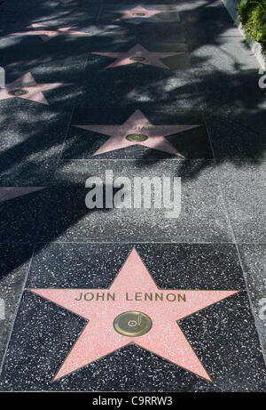 JOHN LENNON et George Harrison et Ringo Starr et PAUL MCCARTNEY THE BEATLES WALK OF FAME STARS DANS UNE RANGÉE HOLLYWOOD LOS ANGELES CAL Banque D'Images