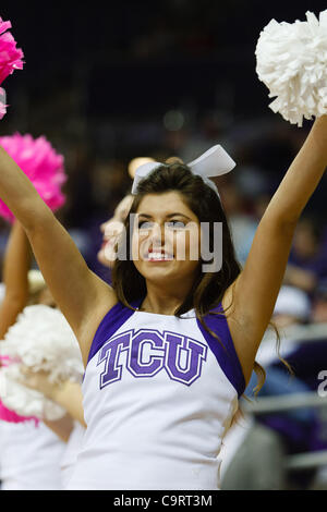 14 février 2012 - Fort Worth, Texas, US - TCU Horned Frogs Cheerleaders effectuer au cours de l'action entre l'UNLV rebelles et le TCU Horned Frogs. Bat # 11 TCU UNLV 102-97 en prolongation à Daniel-Meyer Coliseum. (Crédit Image : © Andrew Dieb/ZUMAPRESS.com)/Southcreek Banque D'Images