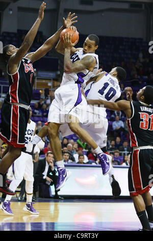 14 février 2012 - Fort Worth, Texas, US - TCU Horned Frogs Garlon Avant vert (33) rebonds au cours de l'action entre l'UNLV rebelles et le TCU Horned Frogs. Bat # 11 TCU UNLV 102-97 en prolongation à Daniel-Meyer Coliseum. (Crédit Image : © Andrew Dieb/ZUMAPRESS.com)/Southcreek Banque D'Images