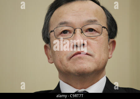 13 février 2012 - Tokyo, Japon - Olympus Corp. Président SHUICHI TAKAYAMA assiste à une conférence de presse pour annoncer l'exercice financier de la société Résultats du troisième trimestre à Tokyo, Japon. (Crédit Image : © Akira Suzuki/Jana Press/ZUMAPRESS.com) Banque D'Images