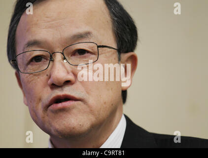 13 février 2012 - Tokyo, Japon - Olympus Corp. Président SHUICHI TAKAYAMA assiste à une conférence de presse pour annoncer l'exercice financier de la société Résultats du troisième trimestre à Tokyo, Japon. (Crédit Image : © Akira Suzuki/Jana Press/ZUMAPRESS.com) Banque D'Images