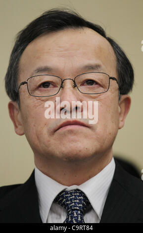 13 février 2012 - Tokyo, Japon - Olympus Corp. Président SHUICHI TAKAYAMA assiste à une conférence de presse pour annoncer l'exercice financier de la société Résultats du troisième trimestre à Tokyo, Japon. (Crédit Image : © Akira Suzuki/Jana Press/ZUMAPRESS.com) Banque D'Images