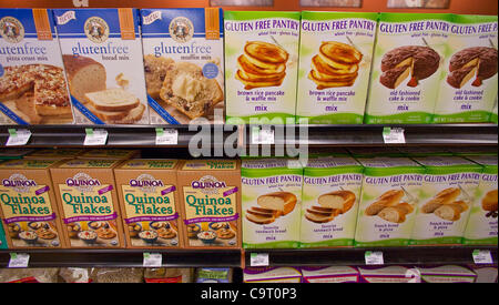 12 févr. 2012 - Irvine, Californie, États-Unis - Gluten de crêpe et des produits de boulangerie vendus sur les aliments entiers à Irvine. Whole Foods Market est une chaîne de supermarchés d'aliments qui met l 'produits naturels et biologiques." L'entreprise a été classée parmi les entreprises socialement responsables et placé thi Banque D'Images