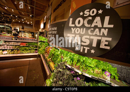 12 févr. 2012 - Irvine, Californie, États-Unis - se connecter sur l'île d'épicerie lit 'So Local Vous pouvez goûter' membres le produit a été cultivé localement et vendus sur les aliments entiers à Irvine. Whole Foods Market est une chaîne de supermarchés d'aliments qui met l 'produits naturels et biologiques." L'entreprise a été classée parmi les Banque D'Images