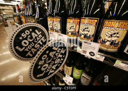 12 févr. 2012 - Irvine, Californie, États-Unis - se connecter sur l'île d'épicerie lit 'So Local Vous pouvez goûter' membres l'ales ont été achetés localement et vendus sur les aliments entiers à Irvine. Whole Foods Market est une chaîne de supermarchés d'aliments qui met l 'produits naturels et biologiques." L'entreprise a été classée parmi les Banque D'Images