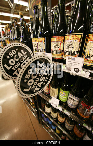 12 févr. 2012 - Irvine, Californie, États-Unis - se connecter sur l'île d'épicerie lit 'So Local Vous pouvez goûter' membres l'ales ont été achetés localement et vendus sur les aliments entiers à Irvine. Whole Foods Market est une chaîne de supermarchés d'aliments qui met l 'produits naturels et biologiques." L'entreprise a été classée parmi les Banque D'Images