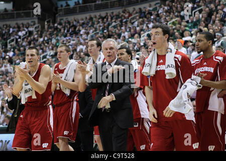 16 février 2012 - East Lansing, Michigan, UNITED STATES - Wisconsin Badgers Bo entraîneur-chef Ryan réagit pendant le match contre les Spartans de Michigan State à l'Breslin Center. (Crédit Image : © Rey Del Rio/Southcreek/ZUMAPRESS.com) Banque D'Images