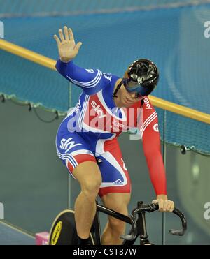 Le Vélodrome olympique 2012, Londres, Royaume-Uni, le vendredi 17/02/2012. Sir Chris Hoy (GBR) vagues. Coupe du Monde UCI. Le Vélodrome de Londres. Stratford. Londres. Banque D'Images