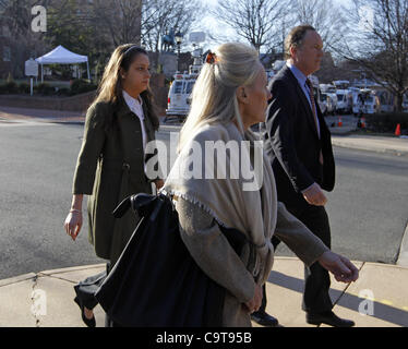 Le 15 février 2012 - Charlottesville, Virginia, UNITED STATES - Charlottesville, VA - 15 février : Les membres de la famille de George Huguely à pied de la palais pour le circuit de Charlottesville, George Huguely procès. Huguely a été inculpé en mai 2010 la mort de sa petite amie Yeardley Amour. Elle a été membre du Banque D'Images