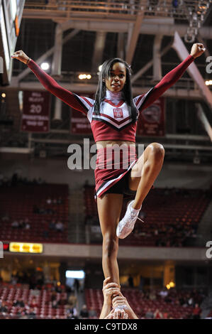 18 février 2012 - Philadelphie, Pennsylvanie, États-Unis - un Temple cheerleader. Dans un jeu joué à l'Liacouras Center de Philadelphie, Pennsylvanie. Conduit au Temple Duquesne la moitié par un score de 42-29 (crédit Image : © Mike Southcreek/ZUMAPRESS.com)/human life by Sylvester Graham Banque D'Images