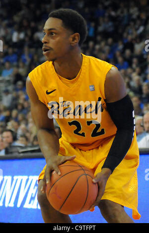 18 février 2012 - Omaha, Nebraska, États-Unis - Long Beach State guard Casper Ware (22) a conduit les 49ers avec 21 points comme Creighton défait Long Beach State 81-79 dans un BracketBuster jeu joué au centre de congrès CenturyLink à Omaha, Nebraska. (Crédit Image : © Steven Branscombe/ZUMApress.com)/Southcreek Banque D'Images