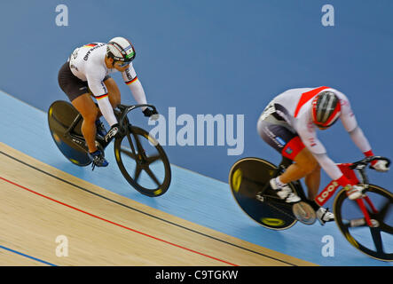 19.02.2012 Londres en Angleterre. Robert Forstemann (GER) participe à la sprint mens à l'UCI Coupe du Monde de Cyclisme sur piste au vélodrome olympique de Londres. Partie de la London prépare une série d'événements organisés par le LOCOG, le Comité organisateur des Jeux Olympiques de Londres. Crédit obligatoire : Mitchell Gunn Banque D'Images