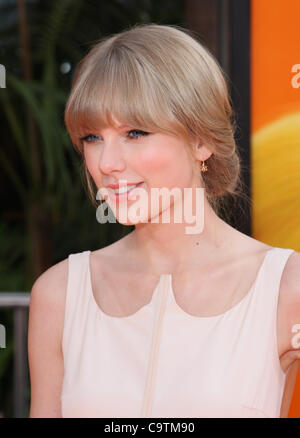 Le DR TAYLOR SWIFT. SEUSS' THE LORAX. Première mondiale UNIVERSAL CITY LOS ANGELES CALIFORNIA USA 19 Février 2012 Banque D'Images