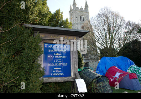 21 février 2012. Occuper Southend a installé son camp dans les motifs de St.Mary's Church près du centre-ville. Ils se sont déplacés dans le dimanche après des mois d'une planification méticuleuse. Banque D'Images