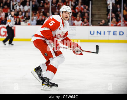 Le 21 février 2012 - Chicago, Illinois, États-Unis - le défenseur Nicklas Lidstrom Detroit (5) au cours de la partie de la LNH entre les Blackhawks de Chicago et les Red Wings de Detroit à l'United Center de Chicago, IL. Les Blackhawks défait les Red Wings 2-1. (Crédit Image : © John Rowland/Southcreek/ZUMAPRESS.com) Banque D'Images