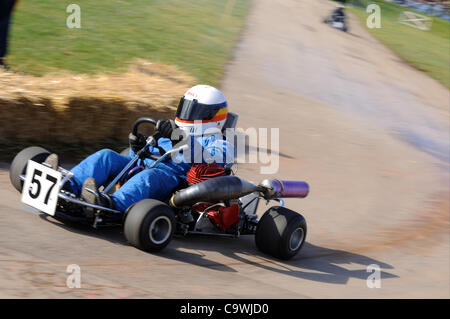 25 févr. 2012 - Stoneleigh Park, Coventry, Royaume-Uni. Courses de kart historique une démonstration à la course 2012 Retro show Banque D'Images