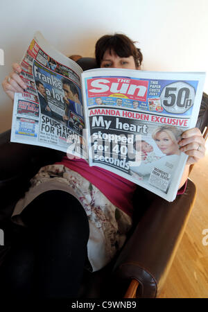 Au Royaume-Uni, la première édition de News International est le soleil sur journal du dimanche qui a été lancé aujourd'hui, 26 février 2012. Photo par Dorset Media Service Banque D'Images